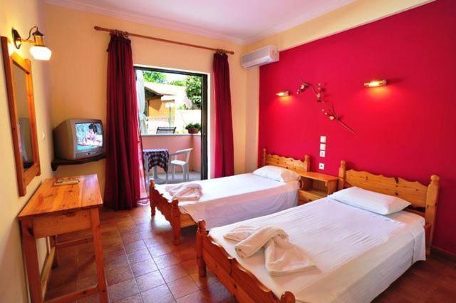 Apartments Corfu Sun Pool Side Benitses  Zimmer foto