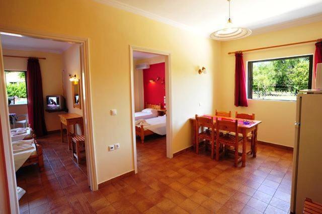 Apartments Corfu Sun Pool Side Benitses  Zimmer foto