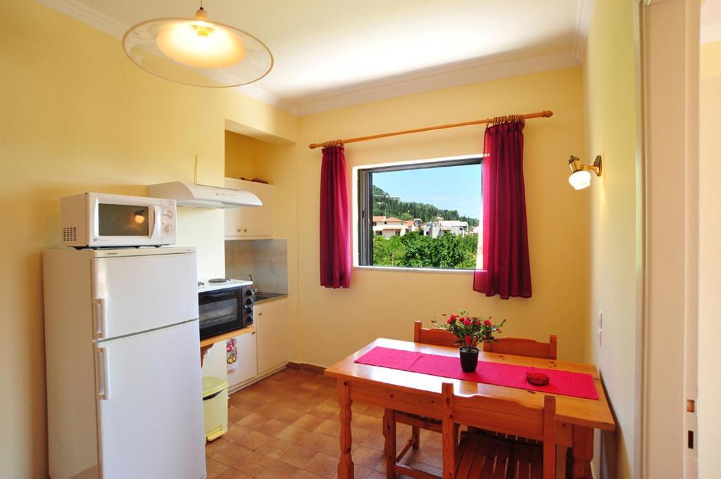 Apartments Corfu Sun Pool Side Benitses  Zimmer foto