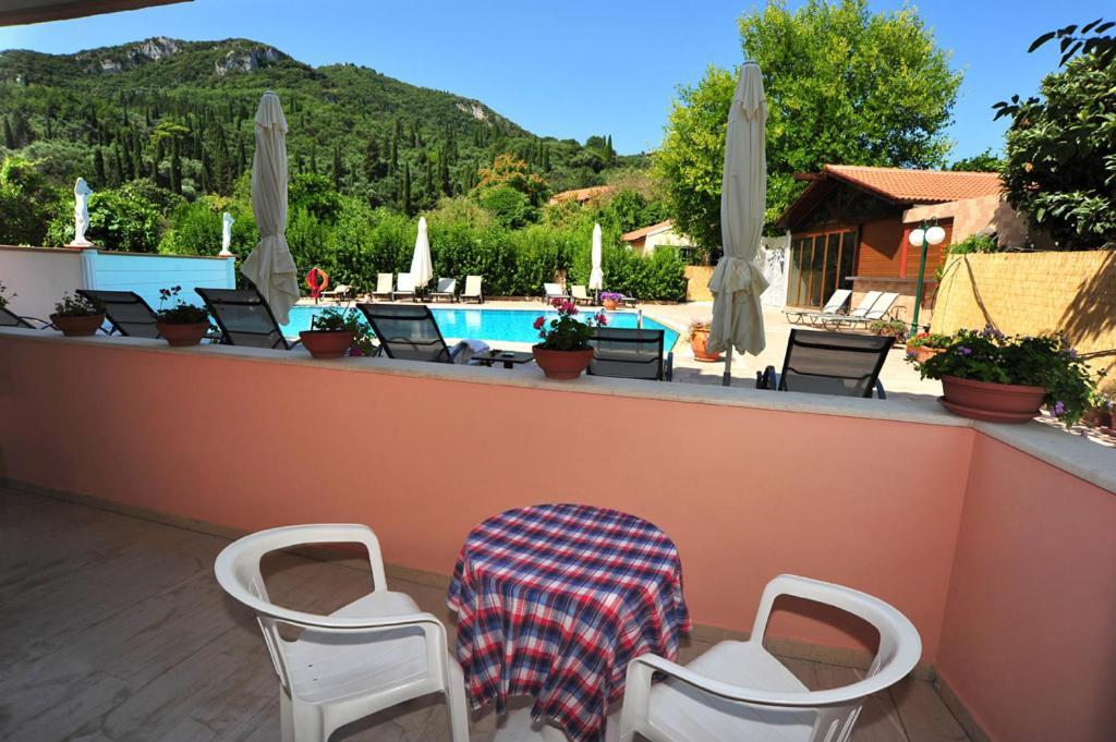Apartments Corfu Sun Pool Side Benitses  Zimmer foto