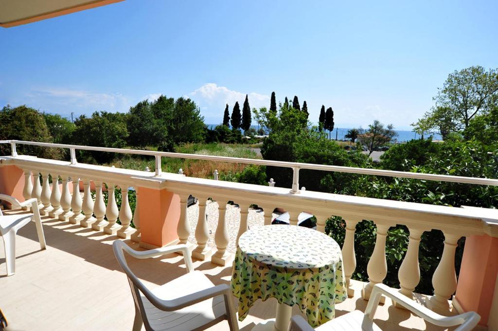 Apartments Corfu Sun Pool Side Benitses  Zimmer foto
